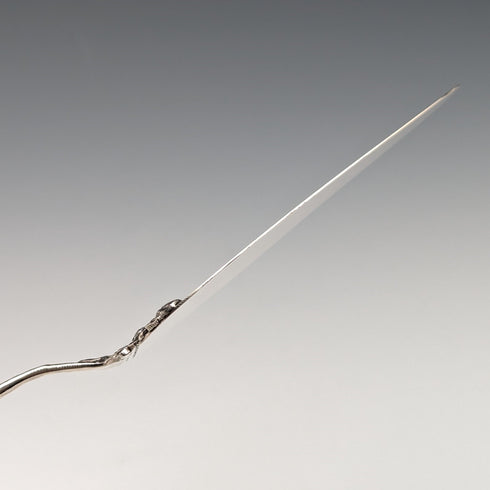 古董 800 銀糕點盤,附玫瑰雕塑